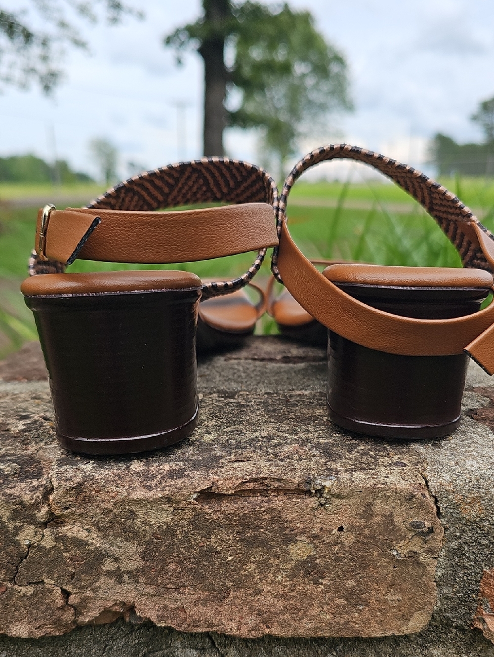Italian Shoemakers Brown Block Heeled Sandals - Picture 9 of 11